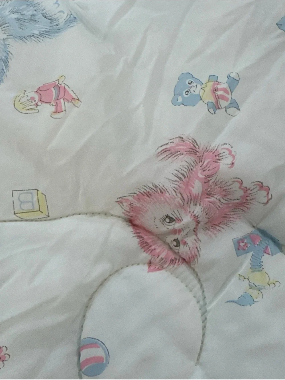 Vintage Dacron kitty cat print pink blue baby quilt and pillow 31”x40”
